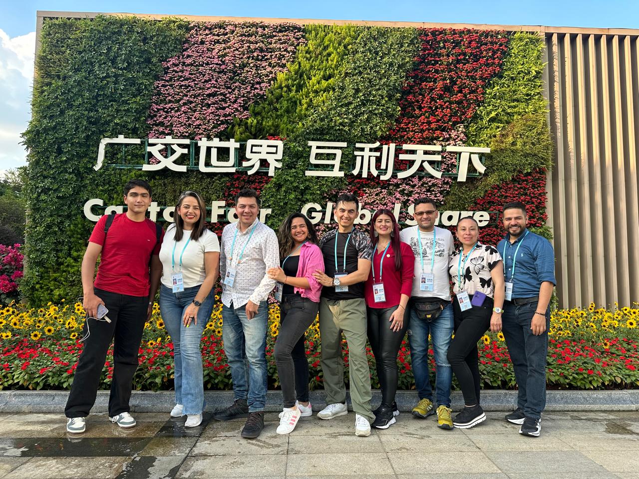 Participantes en la Feria de Cantón